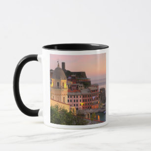 Mug Ville à flanc de colline de Vernazza dans la soir
