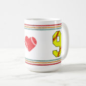 Mug Vintage Rétro Softball Numéro 9 Varsity (Devant droit)