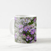 Mug Violette violette et fleurs de printemps blanches (Devant gauche)