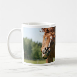 Mug Visage drôle de cheval avec lèvres courbées, oeil