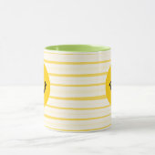 Mug Visage sur les rayures jaunes ensoleillées (Centre)