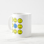 Mug Visage triste dans une foule d'heureux (Devant gauche)