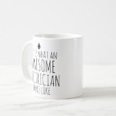Mug Voici à quoi ressemble un électricien génial (Devant gauche)