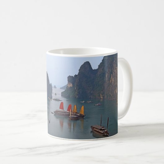 Mug Voiliers dans la baie d'Halong - Vietnam, Asie (Devant droit)
