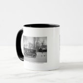 Mug Voiture avec l'arbre de Noël attaché sur le capot (Devant gauche)