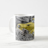 Mug Voiture classique jaune vintage (Devant gauche)