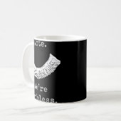 Mug Vote Nous sommes des droits des femmes impitoyable (Devant gauche)