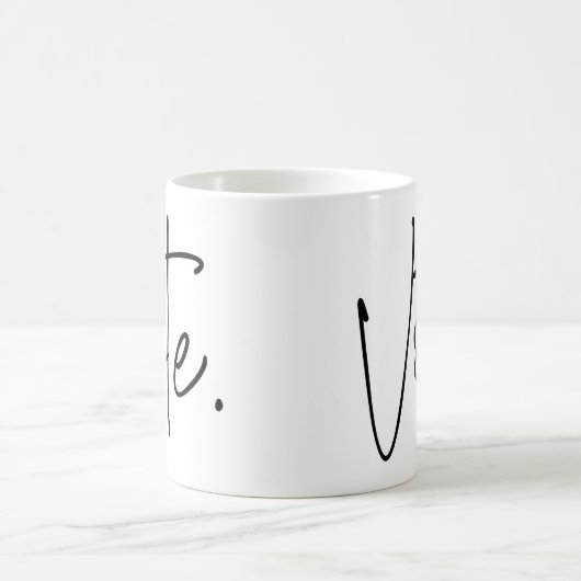 Mug Votez. (Centre)