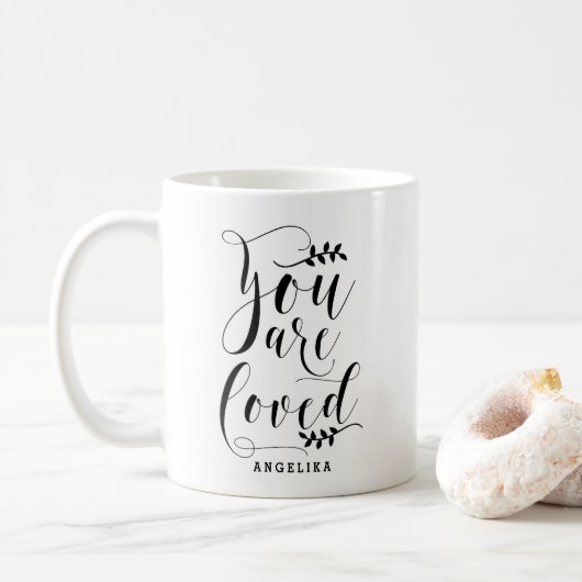 Mug Vous Êtes Aimé Moderne Calligraphie Personnalisée (Avec donut)
