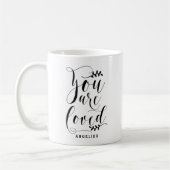 Mug Vous Êtes Aimé Moderne Calligraphie Personnalisée (Gauche)