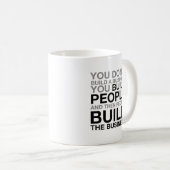 Mug Vous ne construisez pas une entreprise (Devant droit)