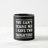 Mug Vous ne pouvez pas m'effrayer que j'ai deux filles (Centre)