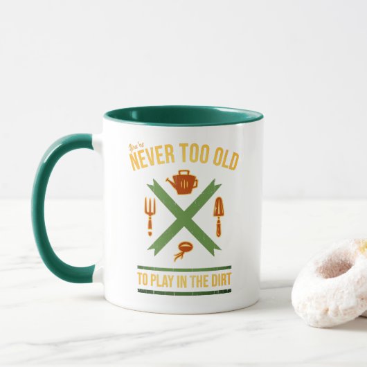 Mug Vous n'êtes jamais trop vieux pour jouer dans le j (Avec donut)