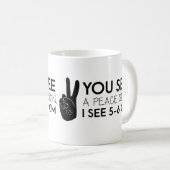 Mug Vous voyez un signe de paix - citations de paix (Devant droit)