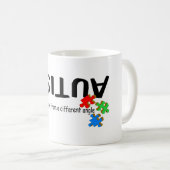 Mug Voyant le monde d'un angle différent (morceaux) (Devant droit)