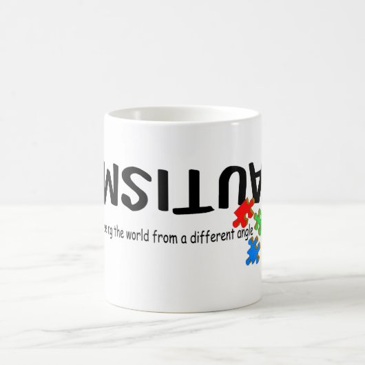 Mug Voyant le monde d'un angle différent (morceaux) (Centre)