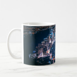 MUG VUE AÉRIENNE DES BÂTIMENTS DE LA VILLE PENDANT LA