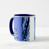 Mug Vue ascendante Defocused des fenêtres d'immeuble (Devant gauche)