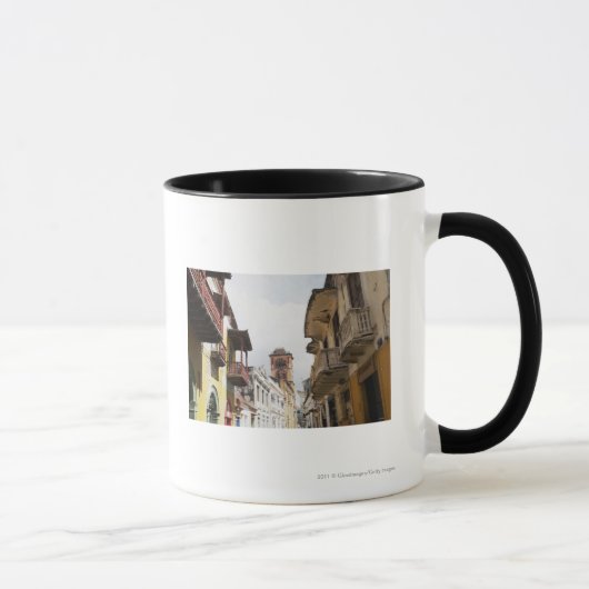 Mug Vue d'angle faible des appartements le long de la (Droite)