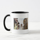 Mug Vue d'angle faible des appartements le long de la (Gauche)