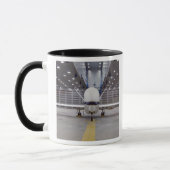 Mug Vue de face d'un avion sans pilote Global Hawk (Gauche)