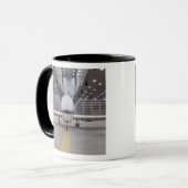 Mug Vue de face d'un avion sans pilote Global Hawk (Devant gauche)