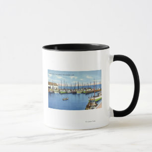 Mug Vue de flotte de pêche dans le port