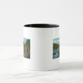 Mug Vue de Giant Rock and Trolley Line à travers (Centre)