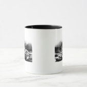 Mug Vue de la ville de Sitka, Alaska avec Pyramide (Centre)