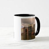 Mug Vue de l'architecture unique et à pignons (Devant droit)