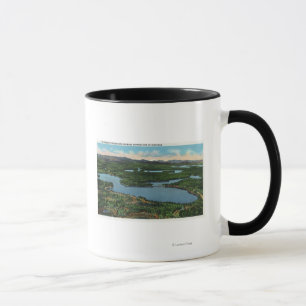 Mug Vue de route d'étang de chapelle près de vallée