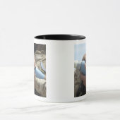 Mug Vue d'ensemble d'un soldat faisant crader une muni (Centre)