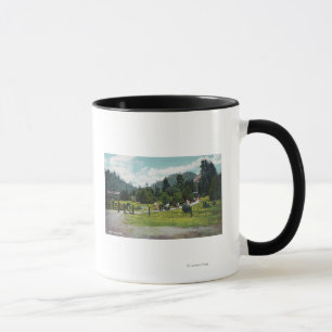 Mug Vue des invités sur une promenade dans le jardin