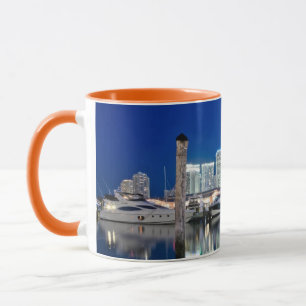 Mug Vue d'horizon avec la réflexion dans l'eau, Miami