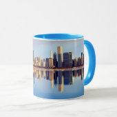 Mug Vue d'horizon de Chicago avec la réflexion (Devant droit)