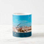 Mug Vue d'Istanbul avec mouettes par beau temps, B (Centre)