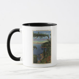 Mug Vue du lac à travers les pins à sucre