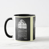 Mug Vue du paysage rural depuis la fenêtre de l'église (Gauche)
