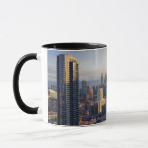 Mug Vue du paysage urbain avec la lumière fantastique