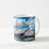 Mug Vue d'une frégate blindée victorienne historique (Devant droit)