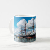 Mug Vue d'une frégate blindée victorienne historique (Devant gauche)