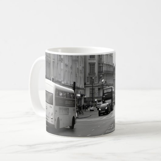 Mug Vue élégante sur rue (Devant gauche)