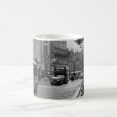 Mug Vue élégante sur rue (Centre)