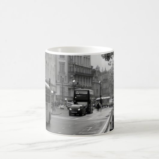 Mug Vue élégante sur rue (Centre)
