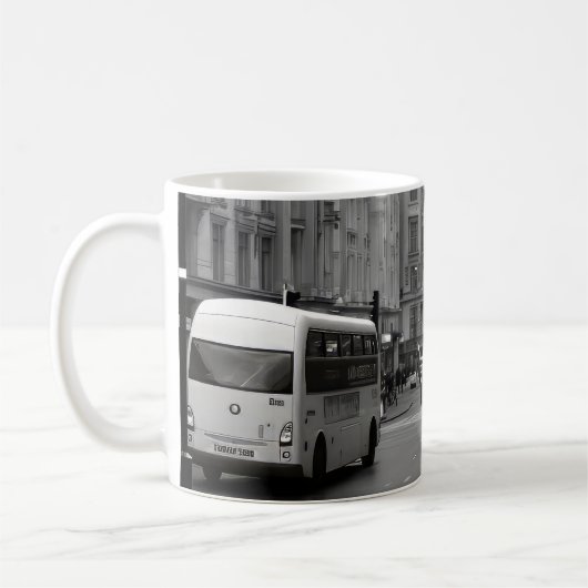 Mug Vue élégante sur rue (Gauche)