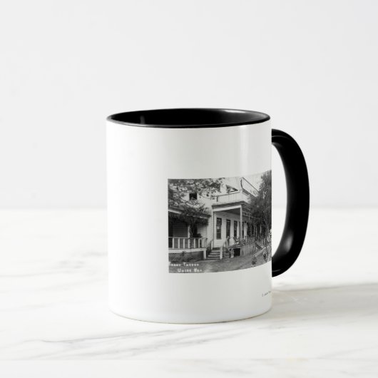 Mug Vue extérieure de la taverne Twana (Devant droit)