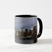Mug Vue panoramique de début de soirée de Manhattan (Devant droit)