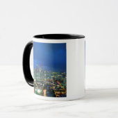 Mug Vue panoramique de Singapour la nuit, Singapour (Devant gauche)