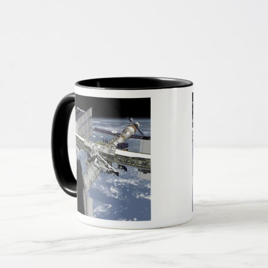 Mug Vue rapprochée de la navette amarrée (Devant gauche)