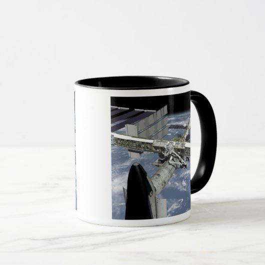 Mug Vue rapprochée de la navette amarrée (Devant droit)
